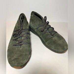 Underarmour Unique  Veloce Chukka Mid Suede Olive Green Causal Shoes  Mens 12